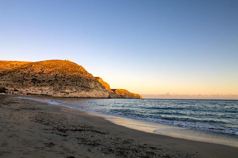 La Palmera. El Amanecer En El Parque Natural Agua Amarga  Bagian luar foto